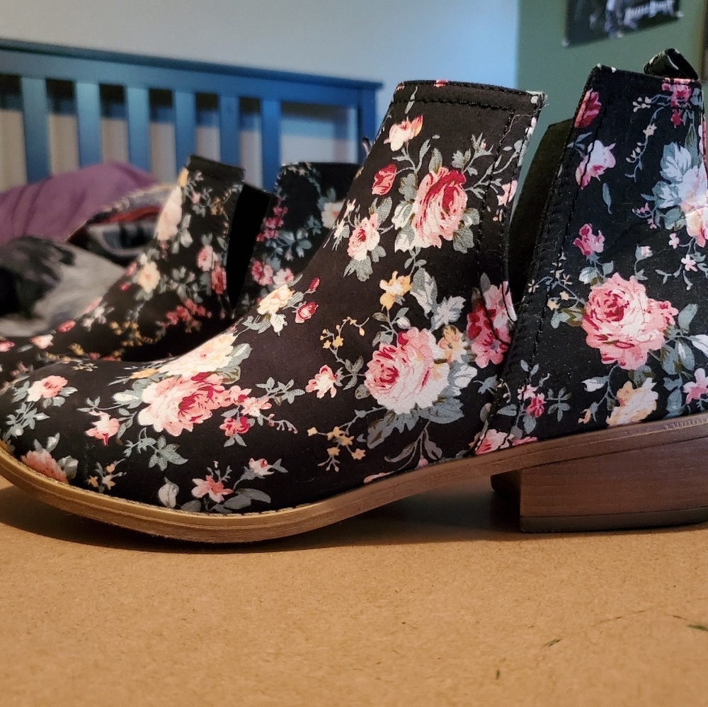 Floral JG Shoes Booties
